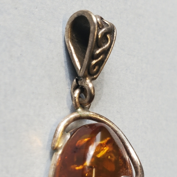 Amber and sterling silver pendant - Picture 4 of 4